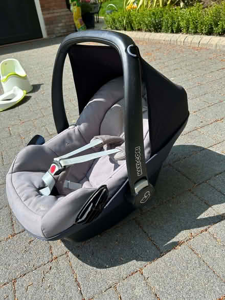 Photo of free Maxi Cosi care seat for new born upwards (Seer Green HP9) #1