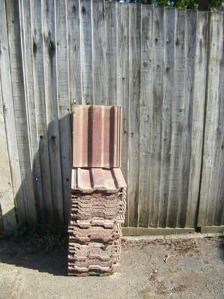Photo of free ROOF TILES x 24 Pieces 42cm x 33cm Collection Bagshot (Bagshot GU19) #1