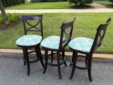 Photo of free 3 bar stools (near leu gardens) #1
