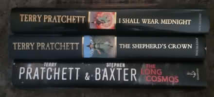 Photo of free Terry Pratchett books (Surrey Heath GU15) #1