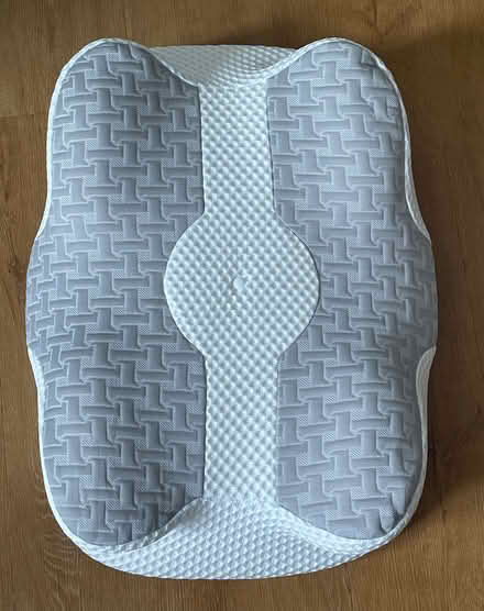 Photo of free Pillow (CR2) #2