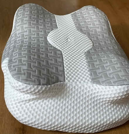 Photo of free Pillow (CR2) #3