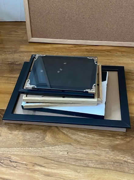Photo of free 8 picture frames (London) #1