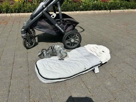 Photo of free UppaBaby buggy including baby basinet and child seat (Seer Green HP9) #2