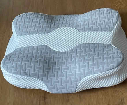 Photo of free Pillow (CR2) #1