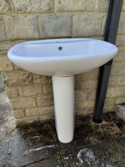 Photo of free Bathroom sink with pedestal (Eynsham OX29) #2