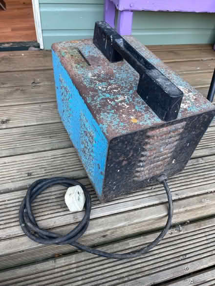 Photo of free Old welder 240vac 13A plug (CH62 bromborough) #2