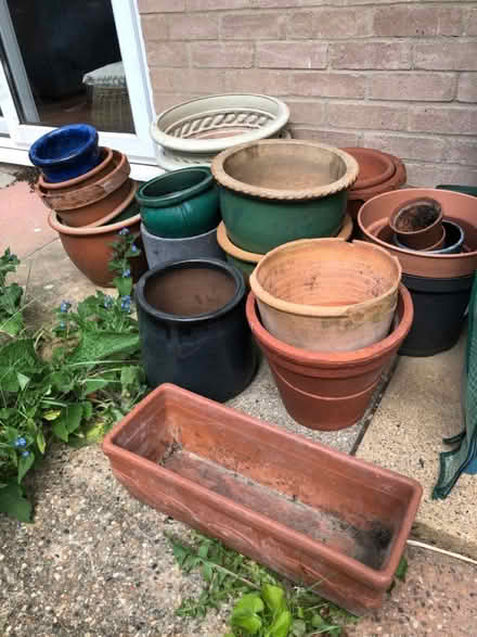 Photo of free Terracotta/ plastic pots (Littlemore OX4) #1