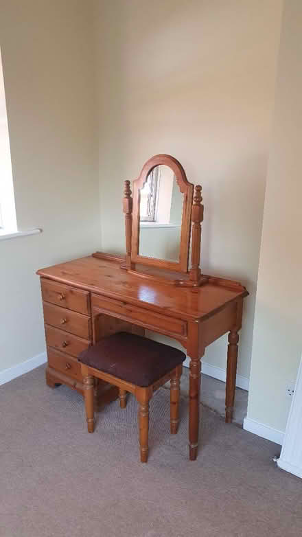 Photo of free Dressing table, stool & mirror (Stanmore SO22) #1