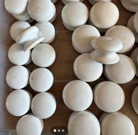 Photo of Ceramic drawer knobs (Isleworth TW7) #1