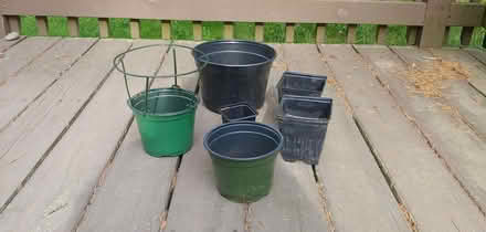 Photo of free 6 plastic pots (Columbia, Clemens Crossing) #1