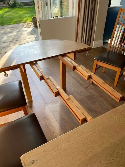 Photo of free Extendable Dining Table with 6 Chairs (Wandsworth SW18) #4