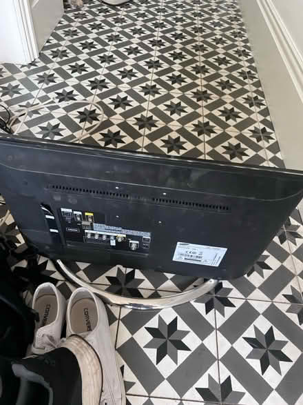 Photo of free Samsung 24inch tv (Queens Park NW6) #3