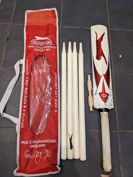 Photo of free Cricket set with bat and 4 stumps (Knaresborough HG5) #1