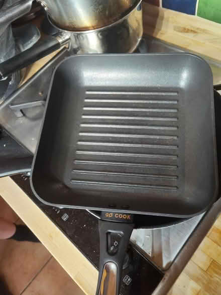 Photo of free Pots, pans and baking trays (CR0) #1