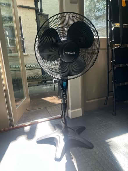 Photo of free Fan - large and desk (N16) #1