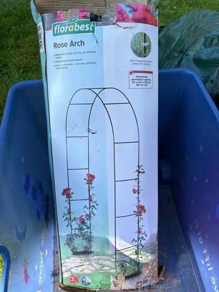 Photo of free Rose Arch (NN3 Meadowfields) #1