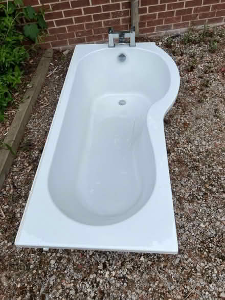 Photo of free P shaped bath with (Spondon DE21) #1