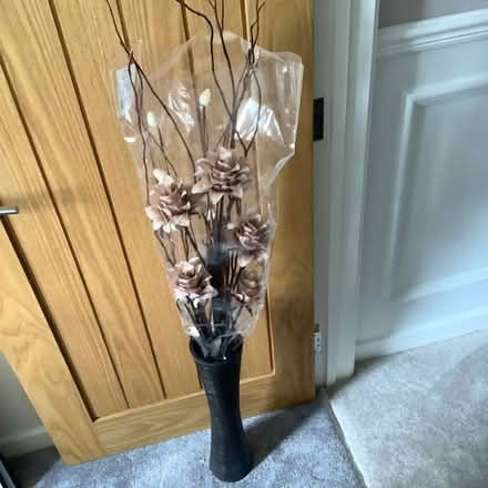 Photo of free Brown vase and flowers (TQ1. Torquay) #1