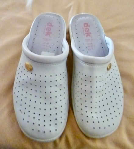 Photo of free Ladies size 5 White Leather clogs (r d and e wonford) #4