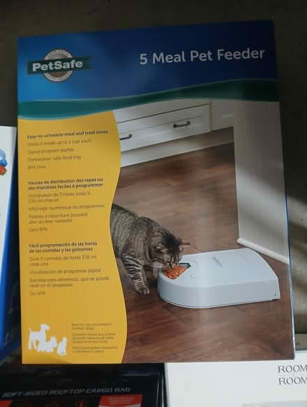 Photo of free Automatic cat feeder (Off of LaGrange and 159th) #1