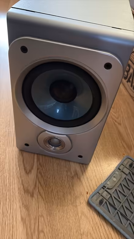 Photo of free Aiwa mini hifi (repairs) + speakers (Wallsend NE28) #3