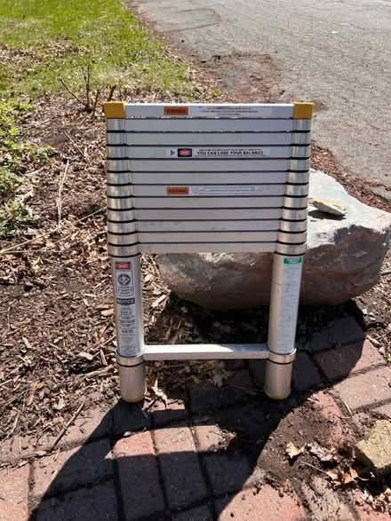 Photo of free Extendable ladder (East Como) #1
