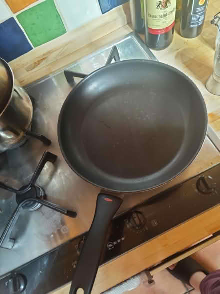 Photo of free Pots, pans and baking trays (CR0) #2