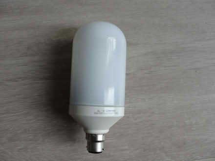 Photo of free 8 watt bulb (Oakwood Park EN2) #1