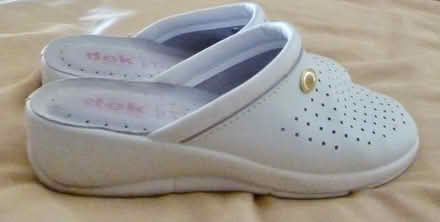 Photo of free Ladies size 5 White Leather clogs (r d and e wonford) #3