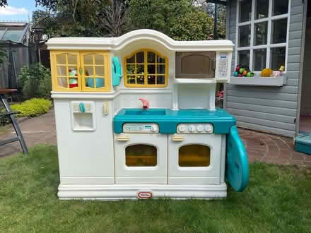 Photo of free Little tikes play kitchen, wokingham (Wokingham RG40) #1