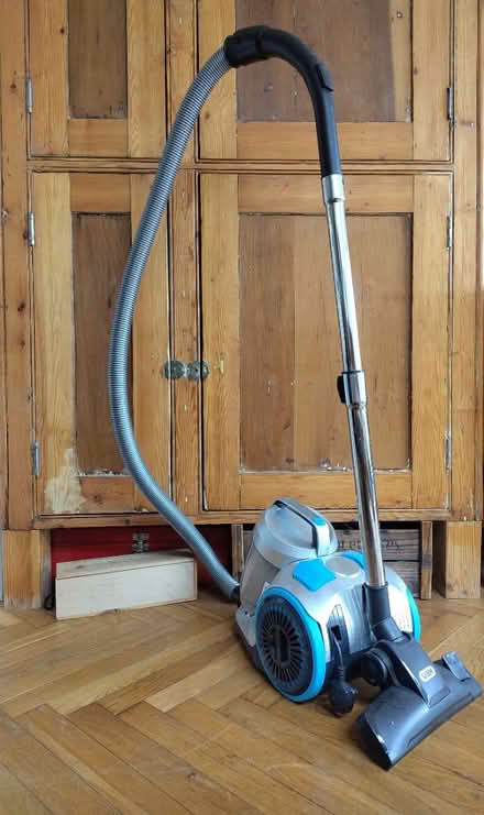 Photo of free Vax vacuum cleaner (SW11 5) #1