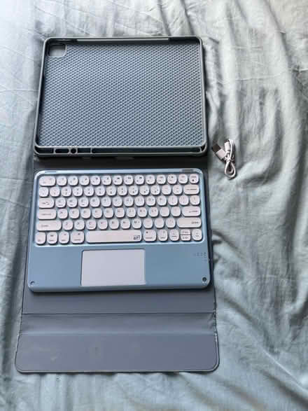 Photo of free iPad Bluetooth keyboard - rechargeable (South Croydon CR2) #1