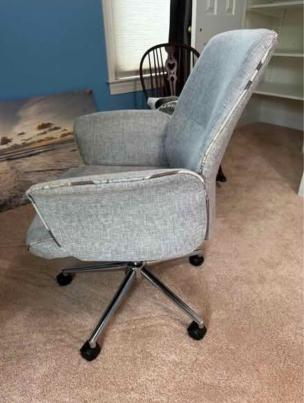Photo of free Grey rolling desk chair (6501 Fallwind Lane Bethesda) #3