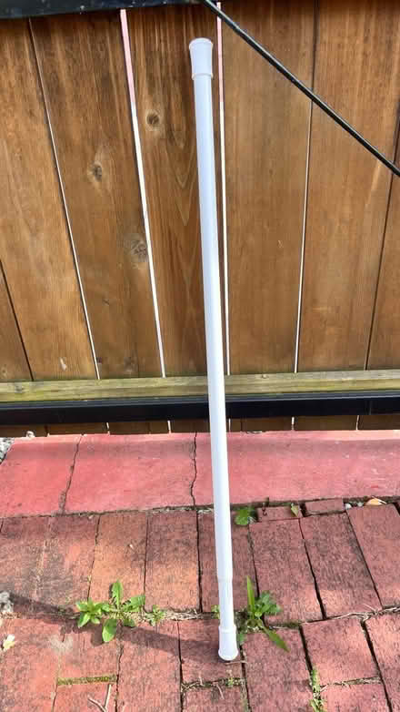 Photo of free adjustable closet rod (Petworth) #1