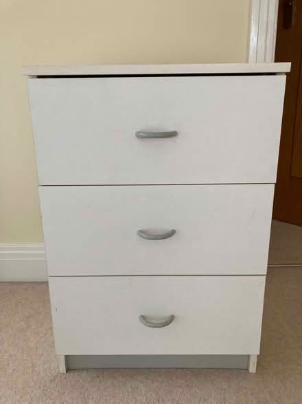 Photo of free White small chest of drawers (Cumnor OX2) #1