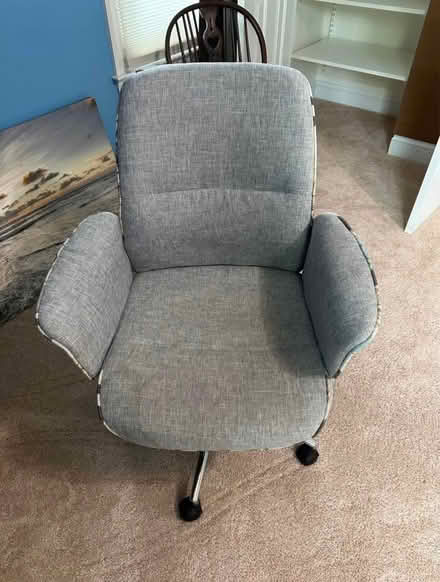 Photo of free Grey rolling desk chair (6501 Fallwind Lane Bethesda) #4