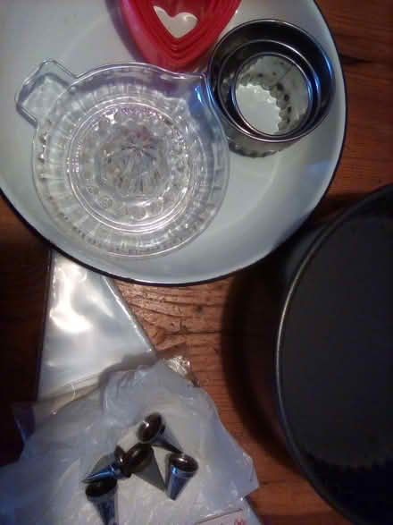 Photo of free Cook ware and icing set (Craghead DH9) #2