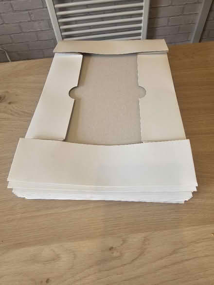 Photo of free A4 cardboard boxes with lids (Malvern Link WR14) #1