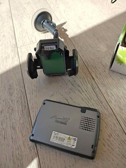Photo of free Mio Satnav with holder (London road, bath) #4
