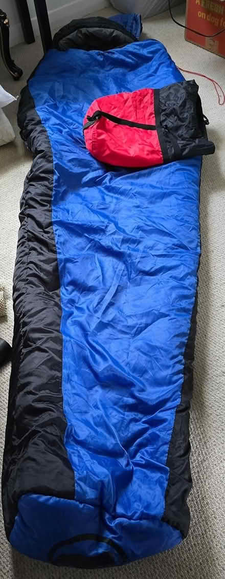 Photo of free Lux sleeping bag (G75 8PQ) #1