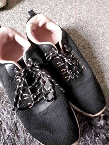 Photo of free Ladies trainers (Chesser EH14) #3