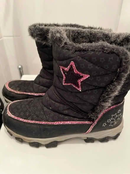 Photo of free snow boots (Stamford) #1