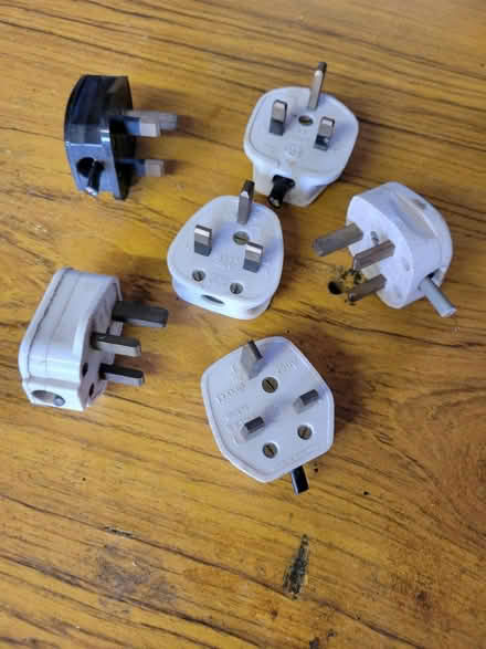 Photo of free 3 pin plugs (Kirkby L32) #1