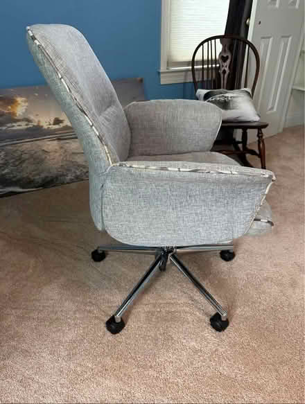 Photo of free Grey rolling desk chair (6501 Fallwind Lane Bethesda) #1
