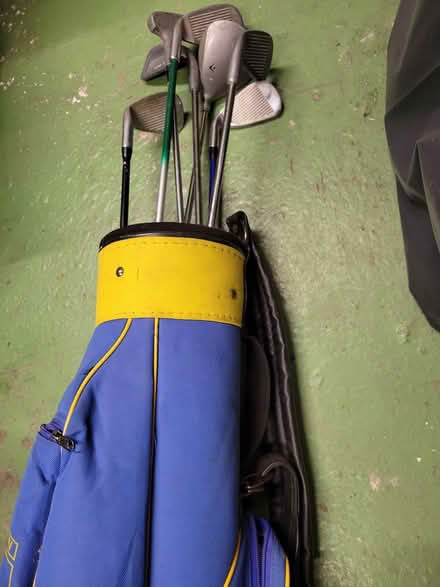Photo of free Kids golf sticks in a carry bag (Tamworth) #3
