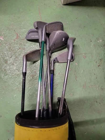 Photo of free Kids golf sticks in a carry bag (Tamworth) #2