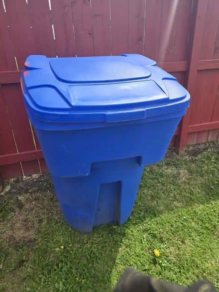 Photo of free Outdoor Garbage Can (Streamwood near HS) #2