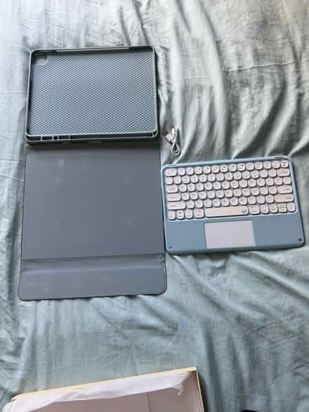 Photo of free iPad Bluetooth keyboard - rechargeable (South Croydon CR2) #2