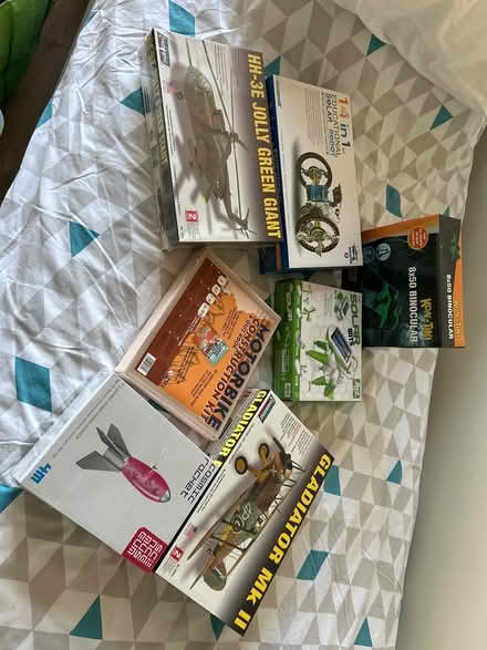 Photo of free Various model and science kits (Twickenham TW2) #1